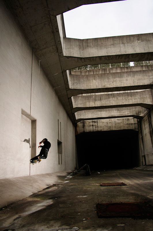 Photographer: Shinsaku Arakawa  B/s180nosegrind