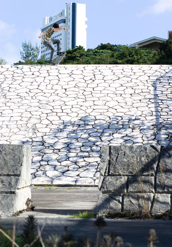 Photographer: Kenji Haruta  F/s noseblunt to bank in